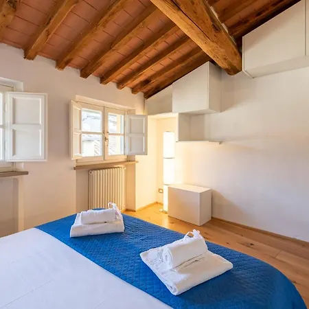 Apartment Casa San Paolino Dentro Le Muraelegant Flat Wifi E Selfcheckin